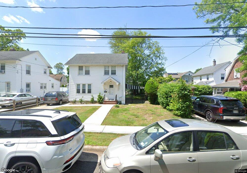 110 Woodnut Place, Mineola, NY 11501 - photo 1