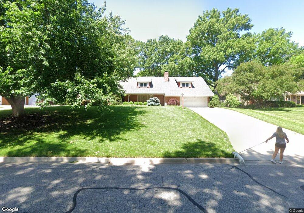 1531 SW Lakeside Dr, Topeka, KS 66604 - photo 1