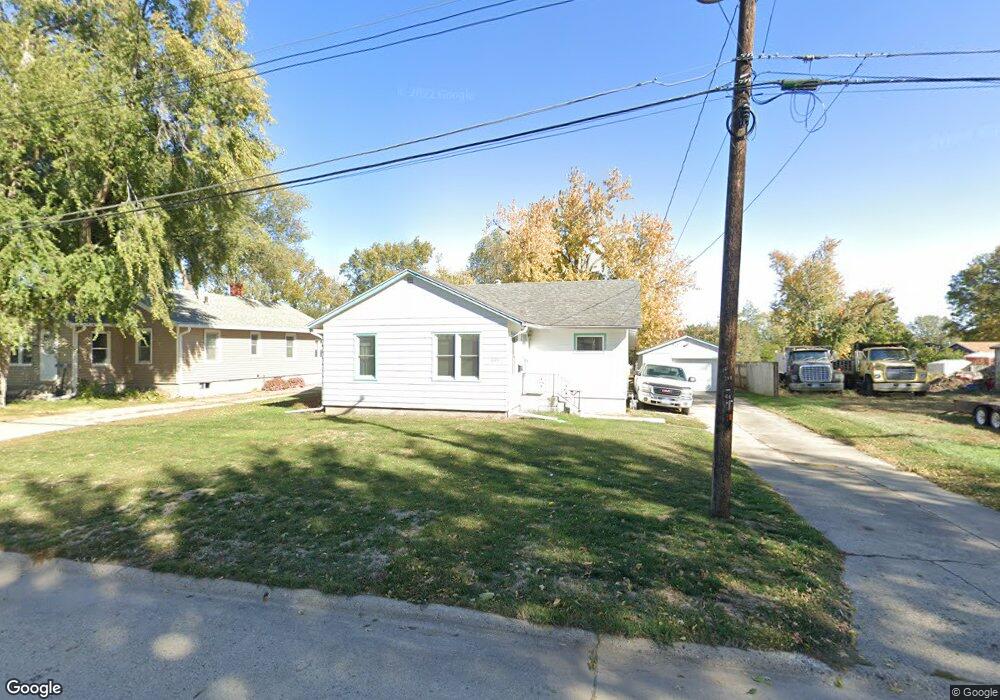 1026 E 10th St N, Newton, IA 50208 - photo 1