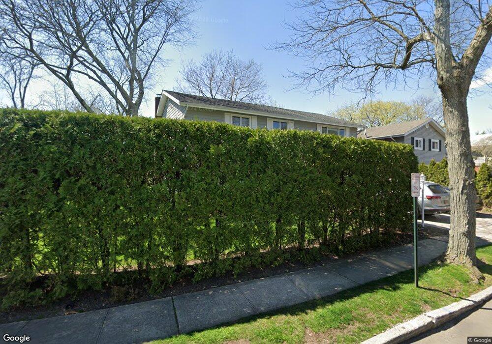 5 Driftwood Dr, Port Washington, NY 11050 - photo 1