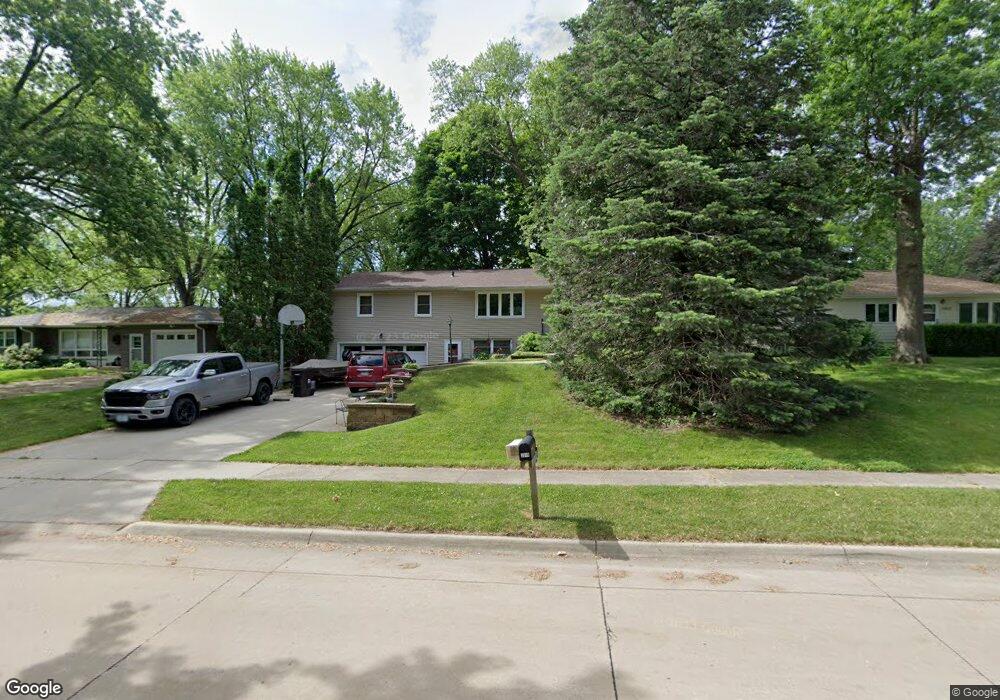 2319 Valley High Dr, Cedar Falls, IA 50613 - photo 1