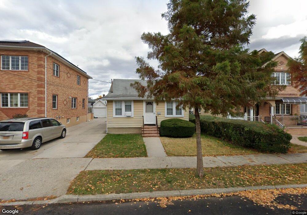 85-15 261st St, Floral Park, NY 11001 - photo 1