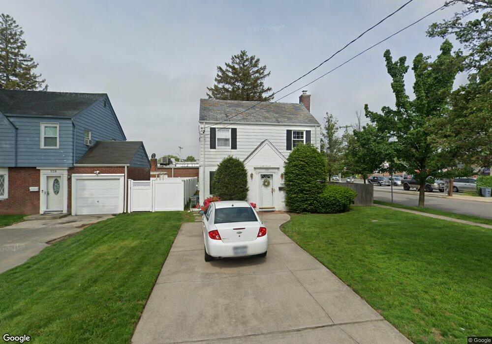 554 Palm Ln, West Hempstead, NY 11552 - photo 1