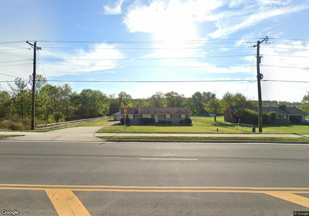 8027 Devlin Rd, Bristow, VA 20136 - photo 1