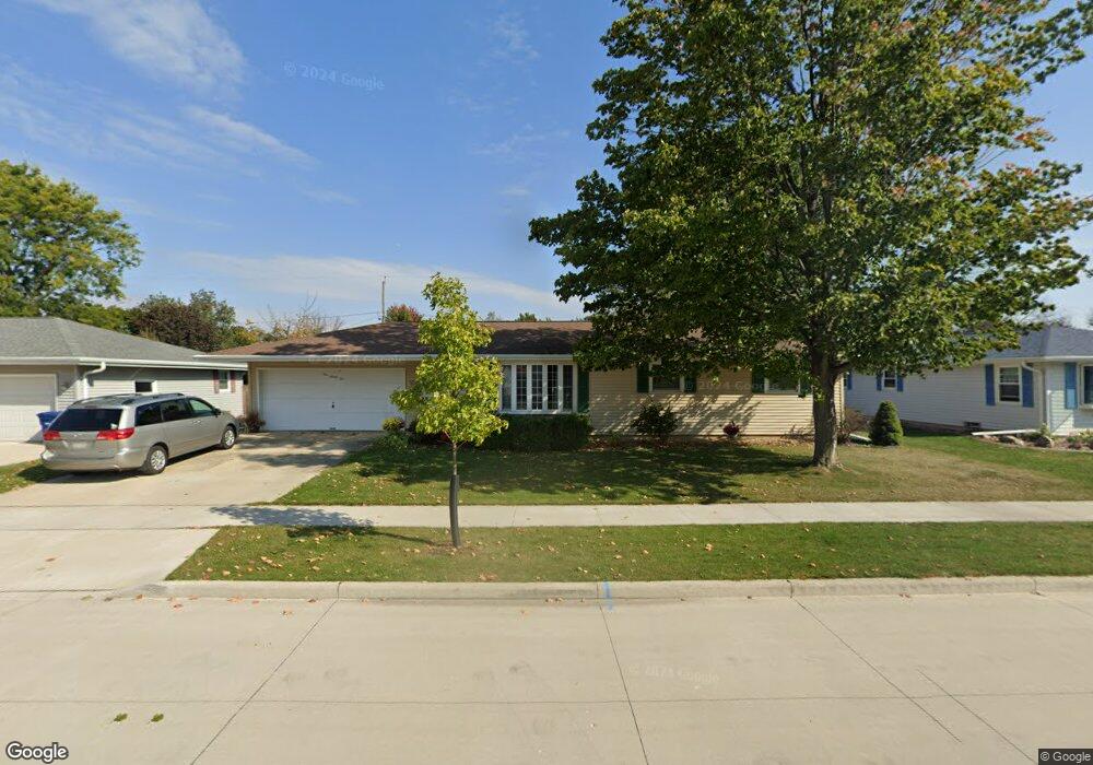 525 Stevens St, Combined Locks, WI 54113 - photo 1