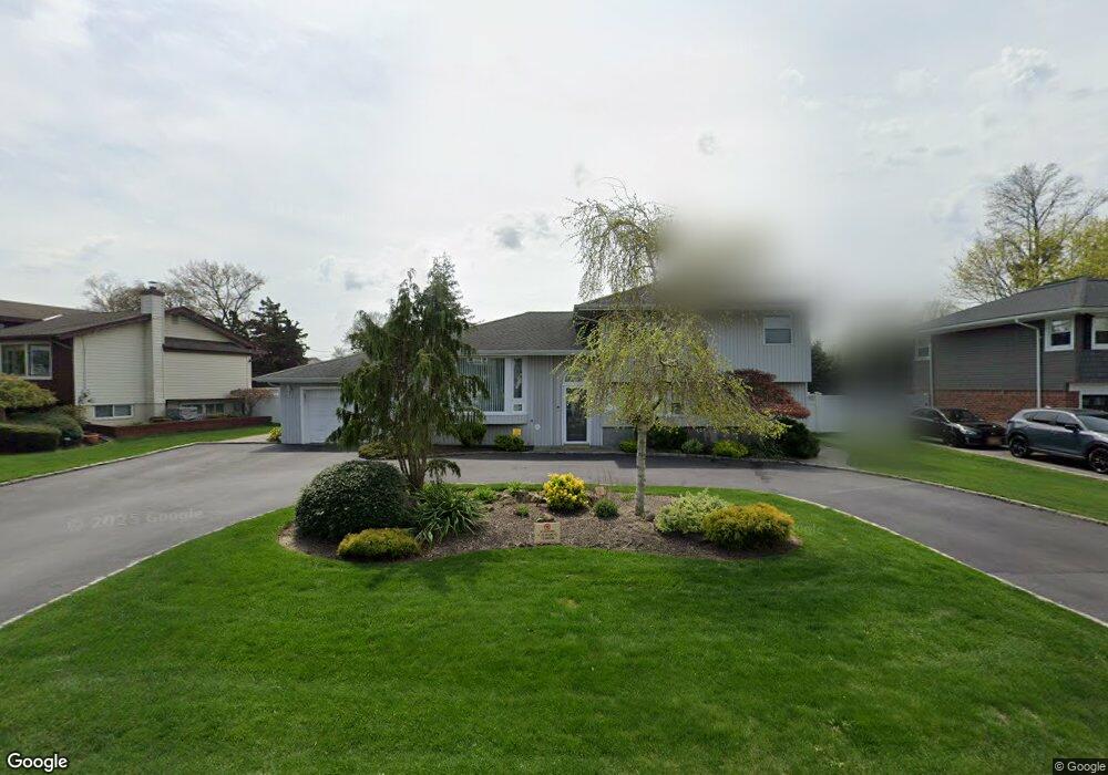 14 Gehrig St, ComMacK, NY 11725 - photo 1