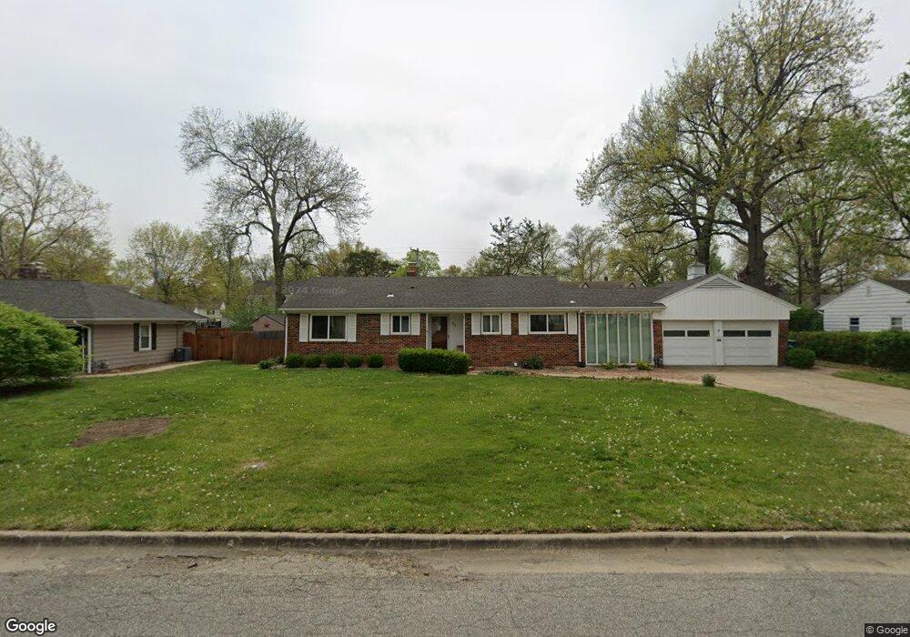 3621 SW Stratford Rd, Topeka, KS 66604 - photo 1