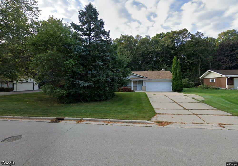 N76W14629 Northpoint Dr, Menomonee Falls, WI 53051 - photo 1