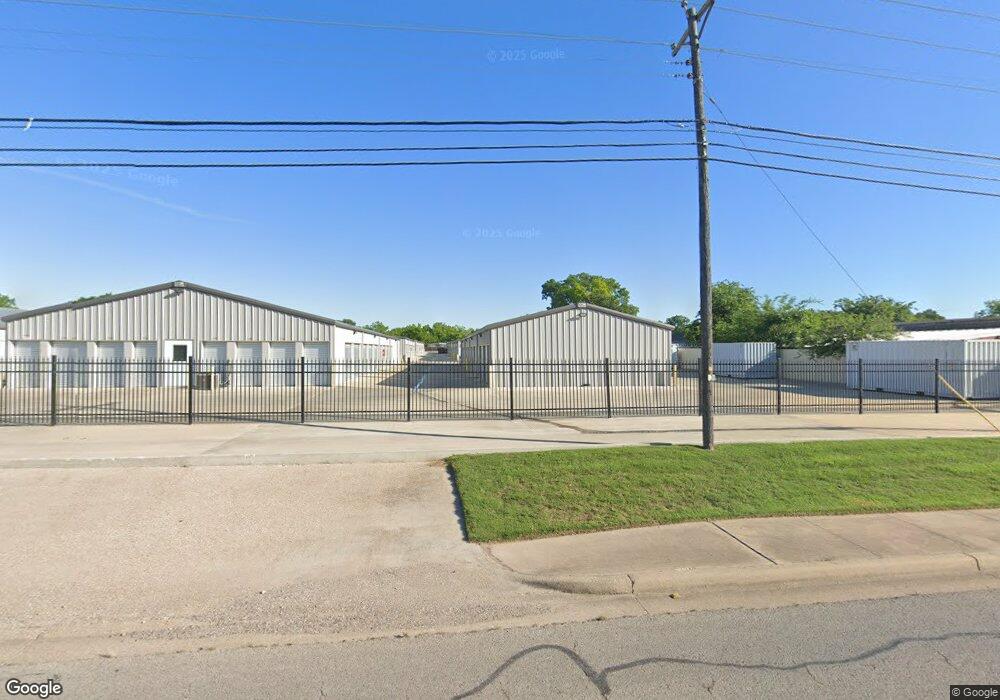 204 W Kilpatrick St, Cleburne, TX 76033 - photo 1