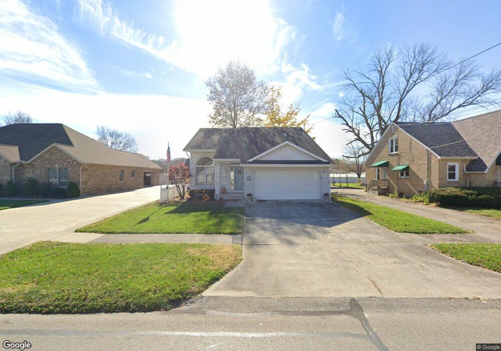 813 E Jefferson Ave, Effingham, IL 62401 - photo 1