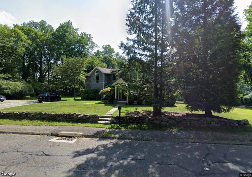 246 Grumman Ave, Norwalk, CT 06851 - photo 1