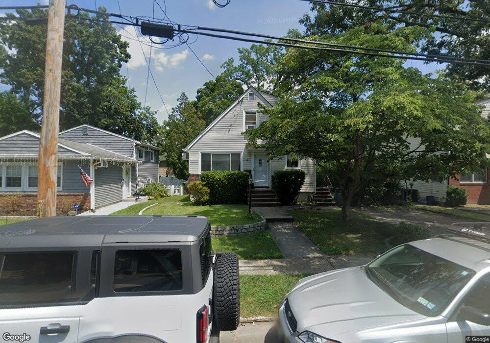 70 Juniper Rd, Port Washington, NY 11050 - photo 1