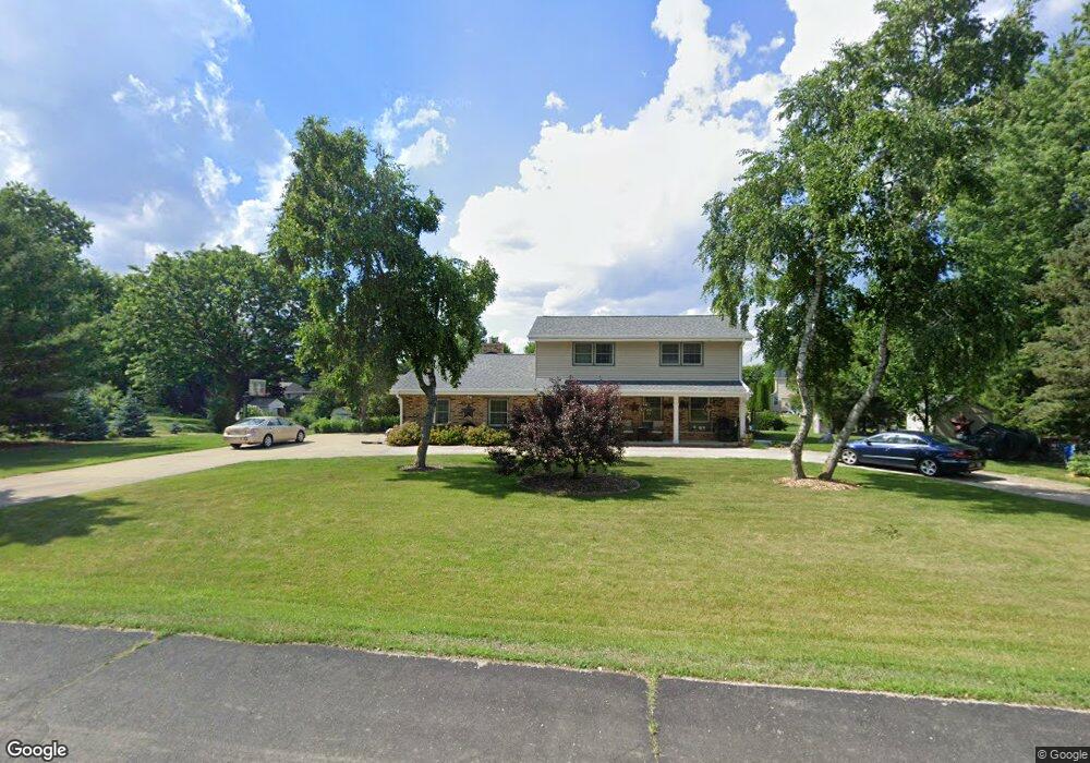 N59W26294 Mountain Shadows Dr, Sussex, WI 53089 - photo 1