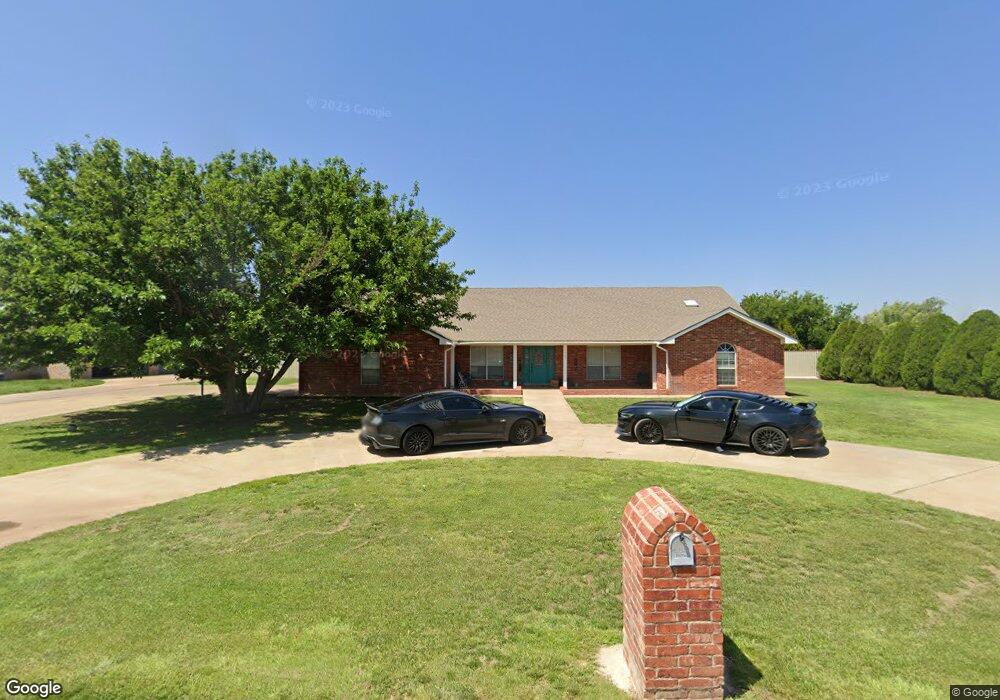 1407 Kings Row, Plainview, TX 79072 - photo 1