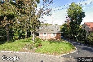 17 Shadow Ln, Great Neck, NY 11021