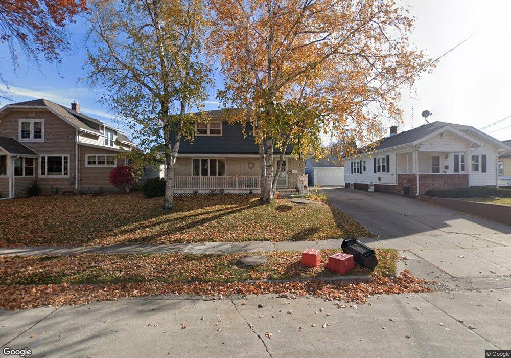 1013 N 16th St, Manitowoc, WI 54220 - photo 1