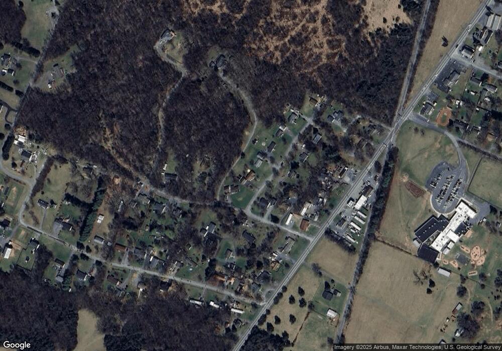 35 Melbourne Ct, Bunker Hill, WV 25413 - photo 1