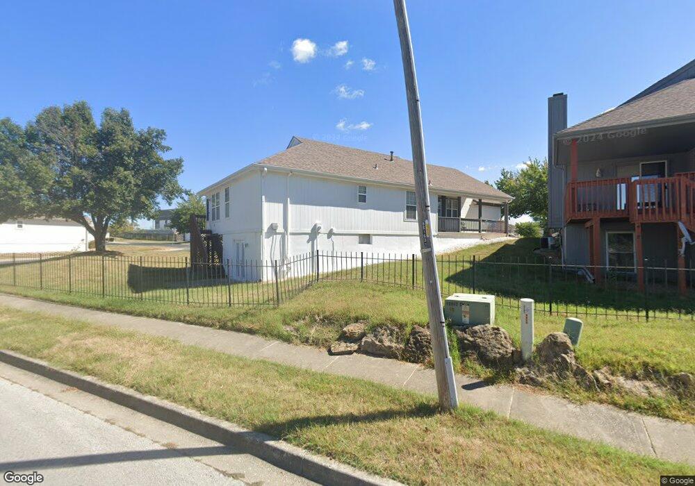 415 NW Wimbleton Ct, Blue Springs, MO 64014 - photo 1