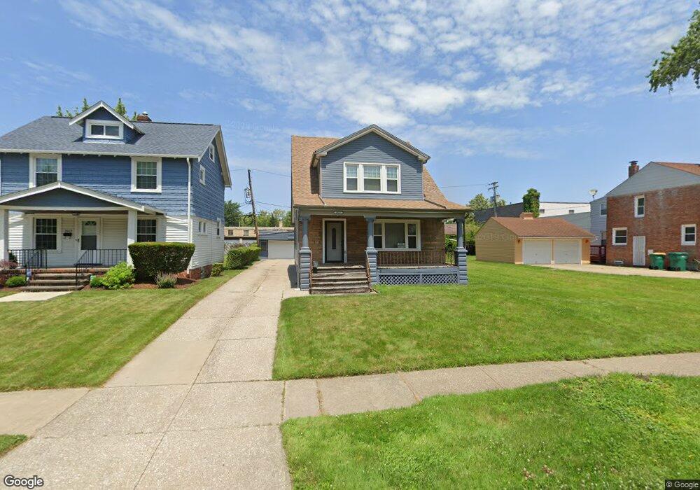 20115 Gardenview Dr, Maple Heights, OH 44137 - photo 1