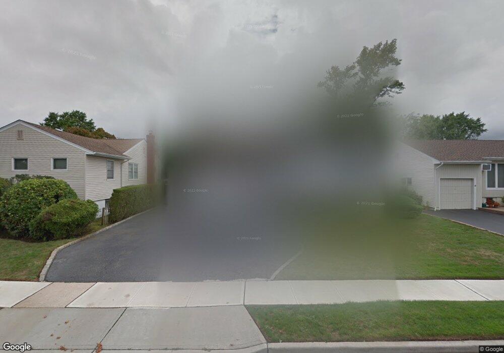 36 Cloverfield Rd S, Valley Stream, NY 11581 - photo 1