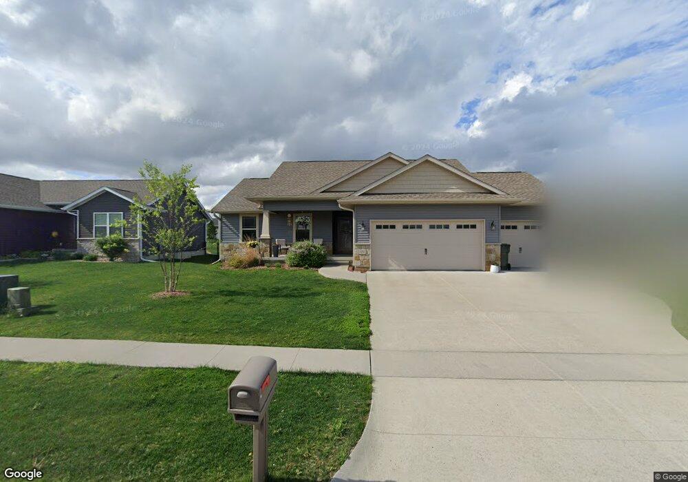 1231 Algonquin Dr, Cedar Falls, IA 50613 - photo 1