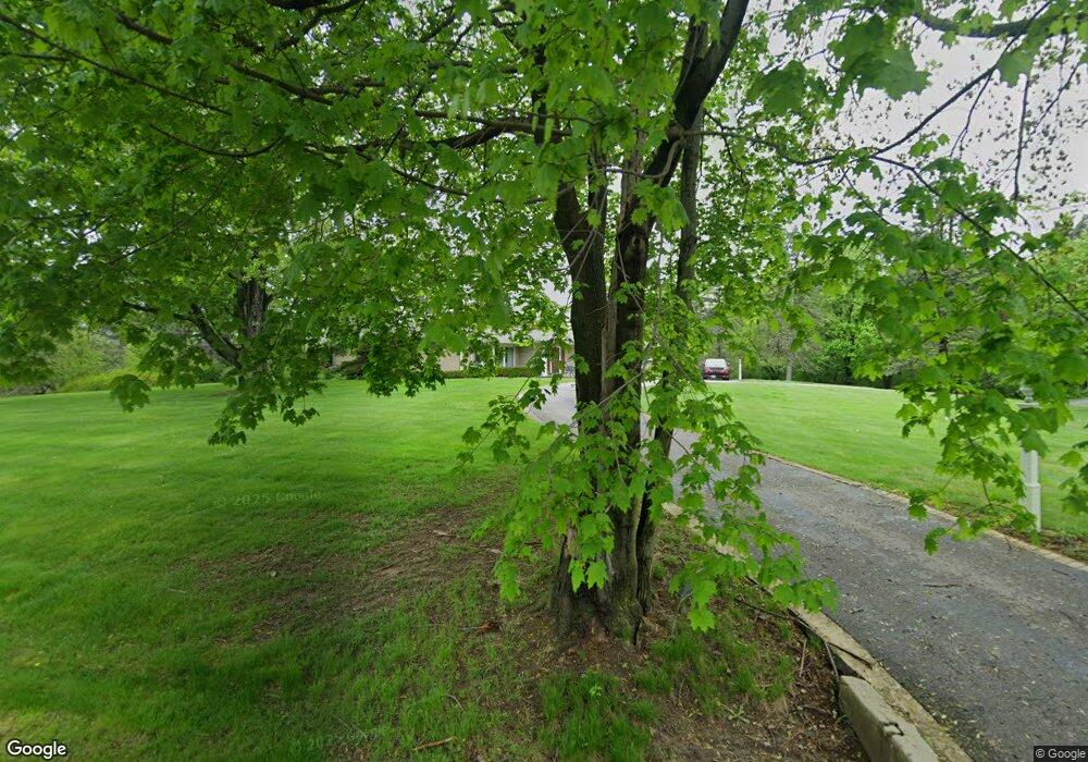 1065 Dowling Rd, Bloomfield Hills, MI 48304 - photo 1