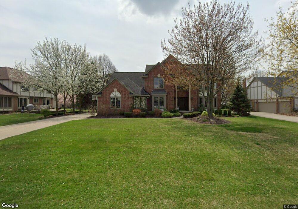 1058 Clear Point Ct, Bloomfield Hills, MI 48304 - photo 1