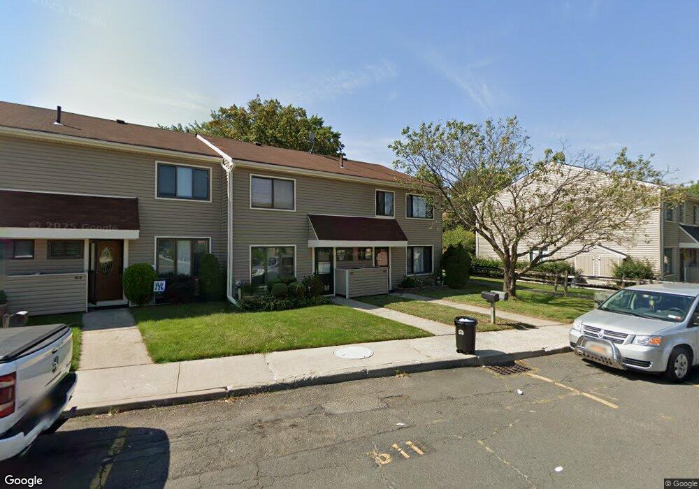 40 Arrowood Ct unit 612, Staten Island, NY 10309 - photo 1