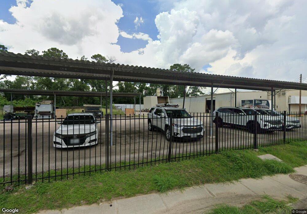 4524 Pinemont Dr, Houston, TX 77018 - photo 1