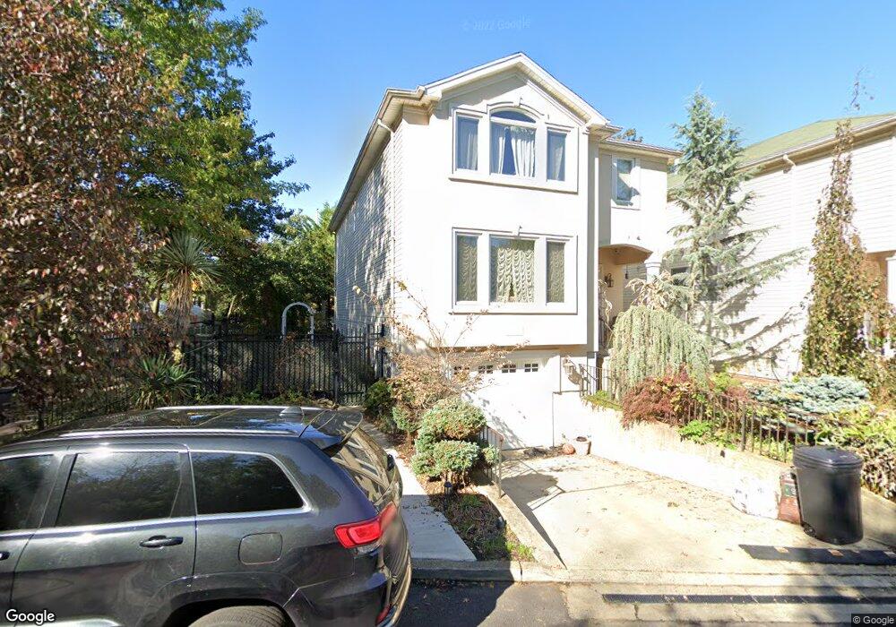 10 Lerer Ln, Staten Island, NY 10307 - photo 1