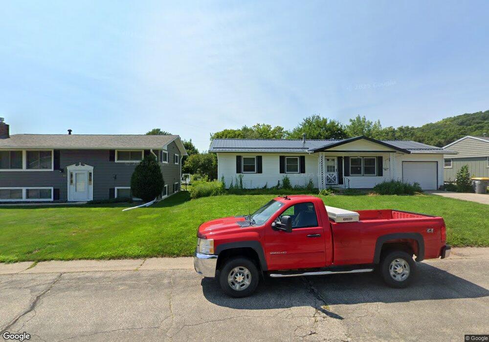 814 Redwood St E, La Crescent, MN 55947 - photo 1