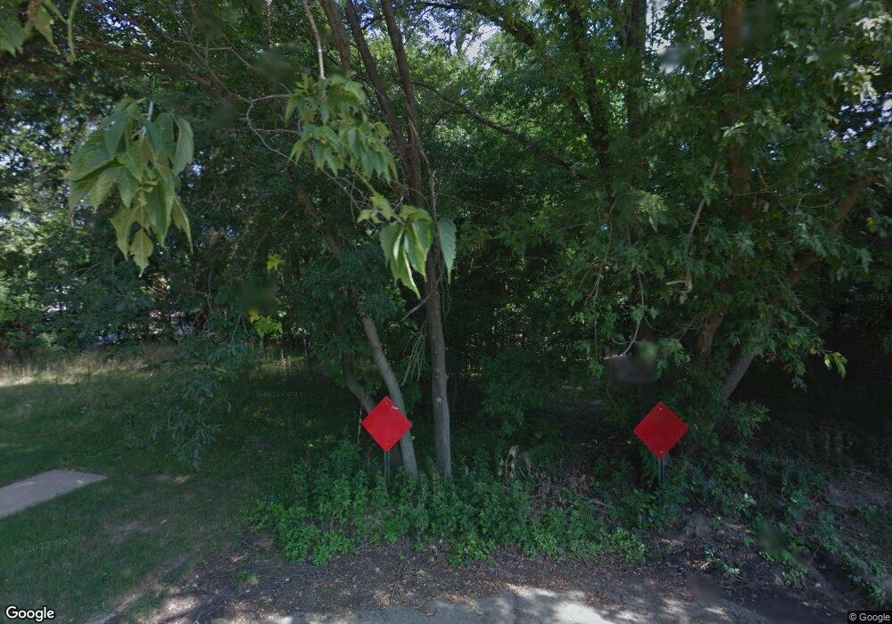 239 39th St Dr SE, Cedar Rapids, IA 52403 - photo 1