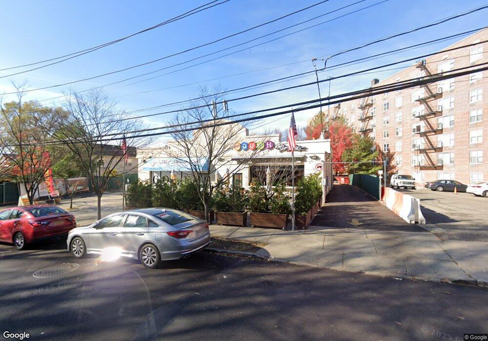 977 Victory Blvd, Staten Island, NY 10301 - photo 1