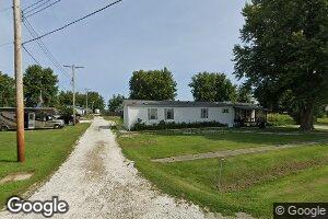 208 E 3rd St, Bowen, IL 62316