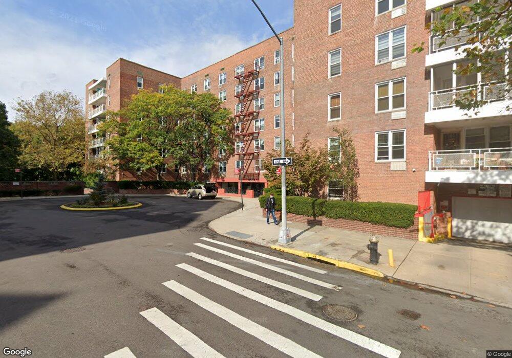 Thornton Burns Owners unit 5F, Rego Park, NY 11374 - photo 1