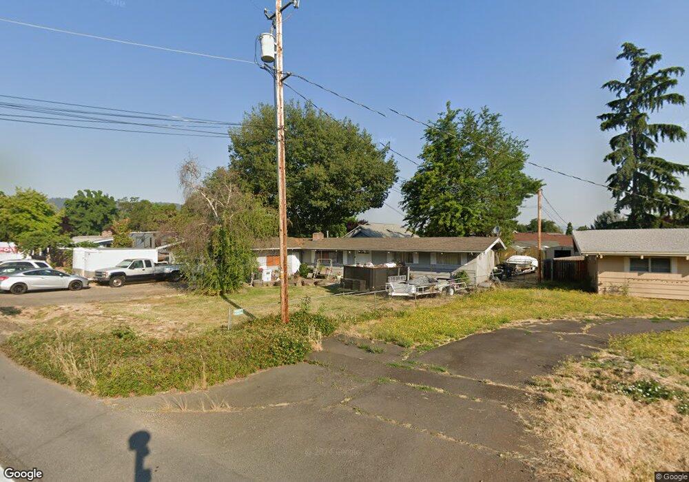 448 W Pine St, Central Point, OR 97502 - photo 1