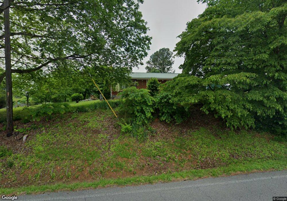 811 N Charlotte St, Dickson, TN 37055 - photo 1