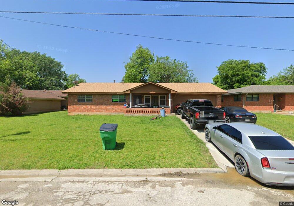 1213 Elmwood St, Gainesville, TX 76240 - photo 1
