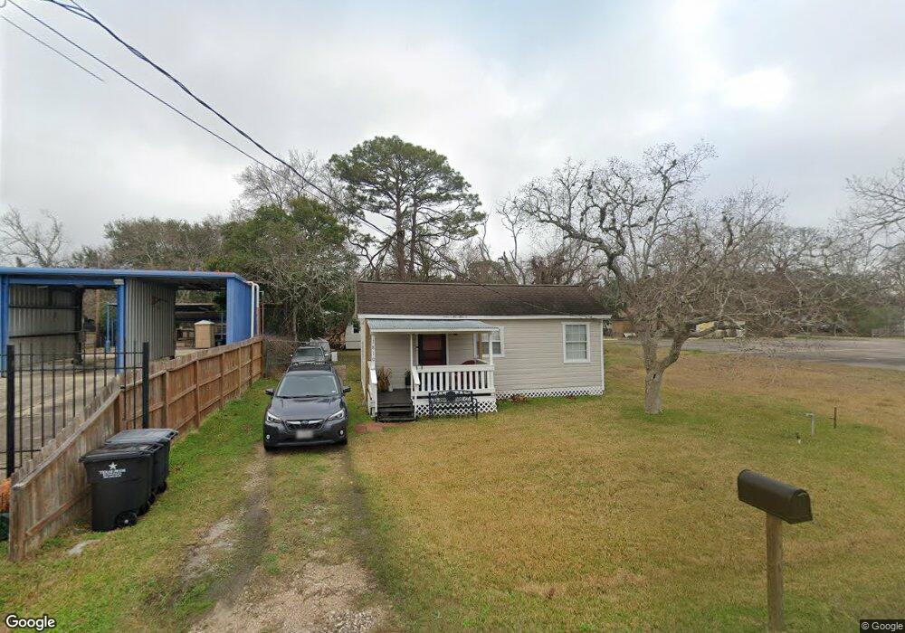 1810 W Sealy St, Alvin, TX 77511 - photo 1