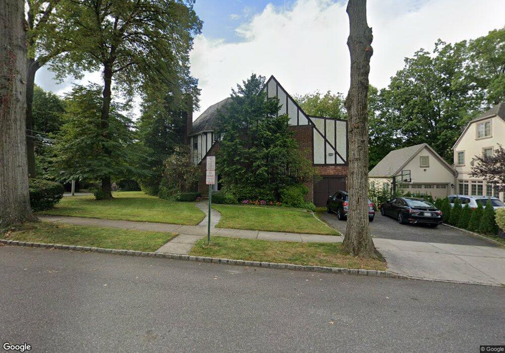 14 Brompton Rd, Great Neck, NY 11021 - photo 1