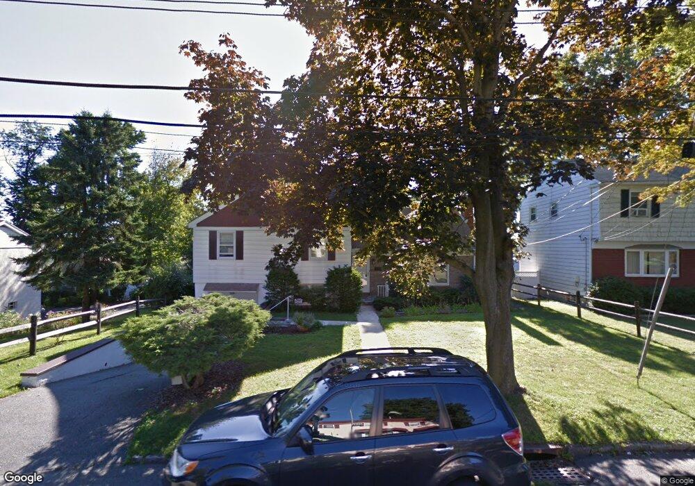 127 Kingsley Dr, Yonkers, NY 10710 - photo 1