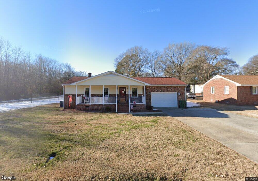 1021 Oakley Ave, Roanoke Rapids, NC 27870 - photo 1