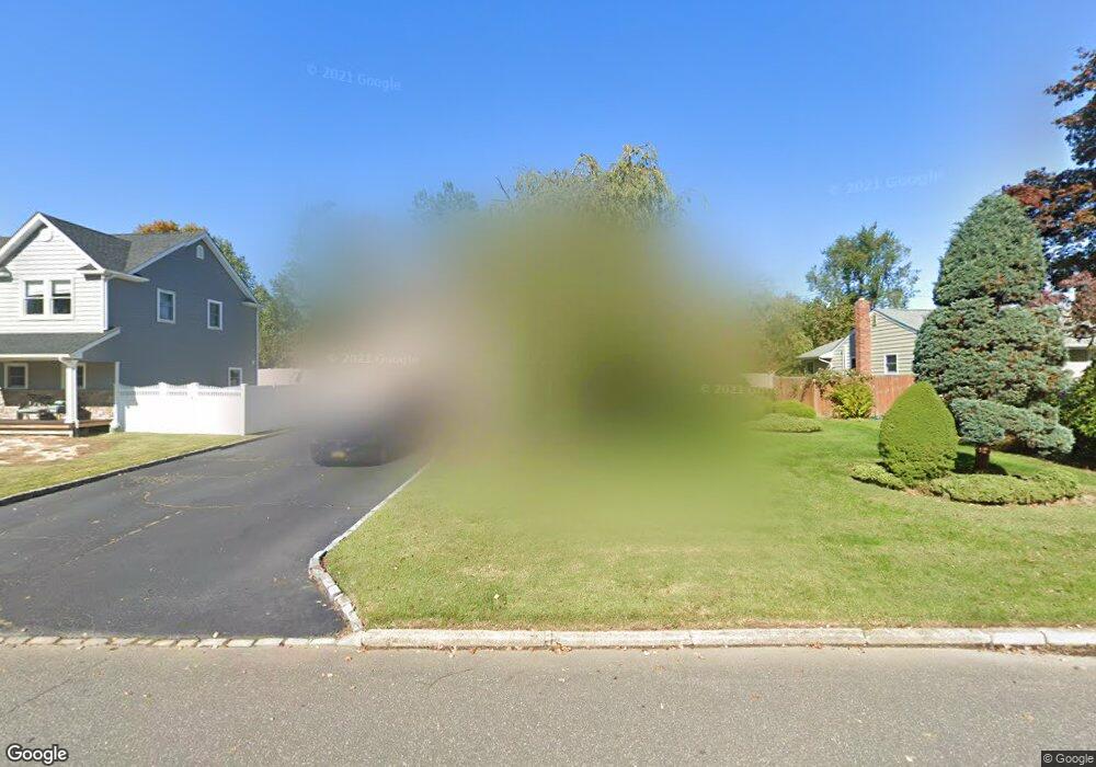 50 Montrose Dr, ComMacK, NY 11725 - photo 1