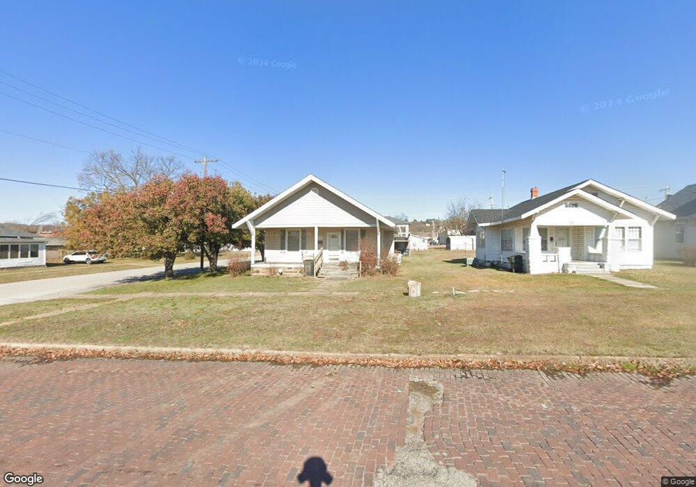 724 W Broadway St, Henryetta, OK 74437 - photo 1