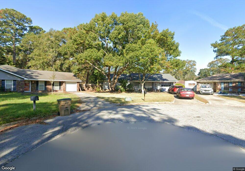 623 Leaning Oaks Dr, Savannah, GA 31410 - photo 1