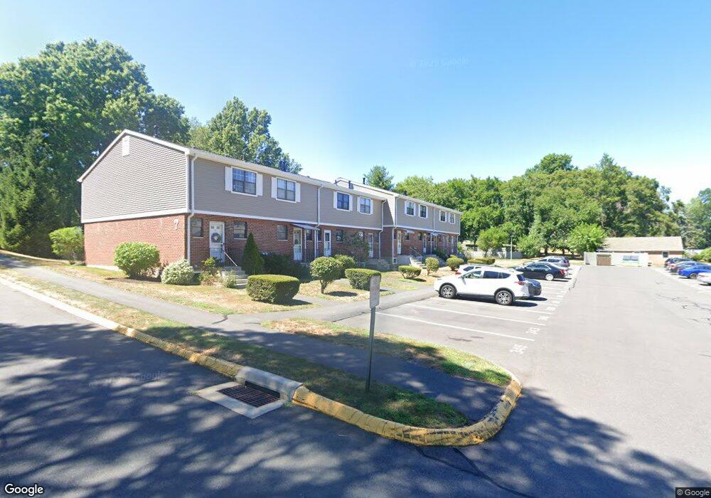 337 Hampton Ct, Newington, CT 06111 - photo 1