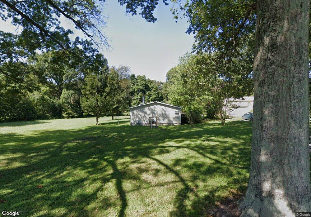 250 Leinenbach Dr, Harrisburg, IL 62946 - photo 1