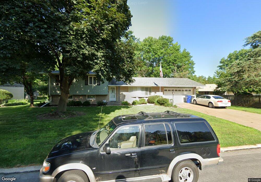 6 Oakbrook Dr, Bettendorf, IA 52722 - photo 1