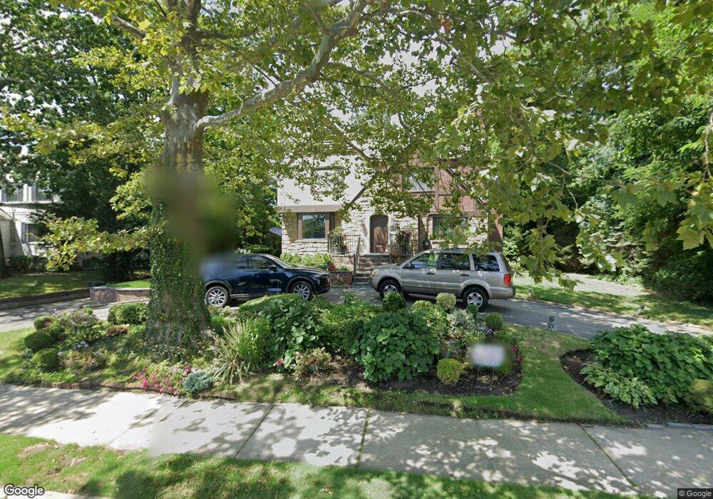 330 Kenridge Rd, Lawrence, NY 11559 - photo 1