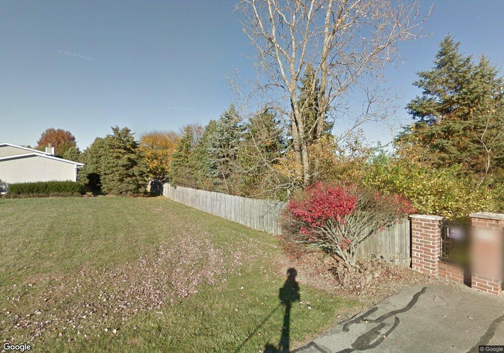 8499 Greentree Dr, Lewis Center, OH 43035 - photo 1